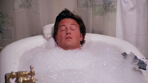 Chandler fürdőt vesz
